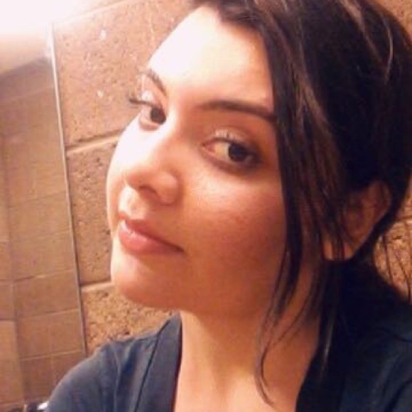 Meet your Posher, Alondra - Picture 2 of 2